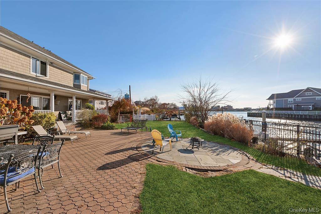 4 Quebec Road, Island Park, NY 11558