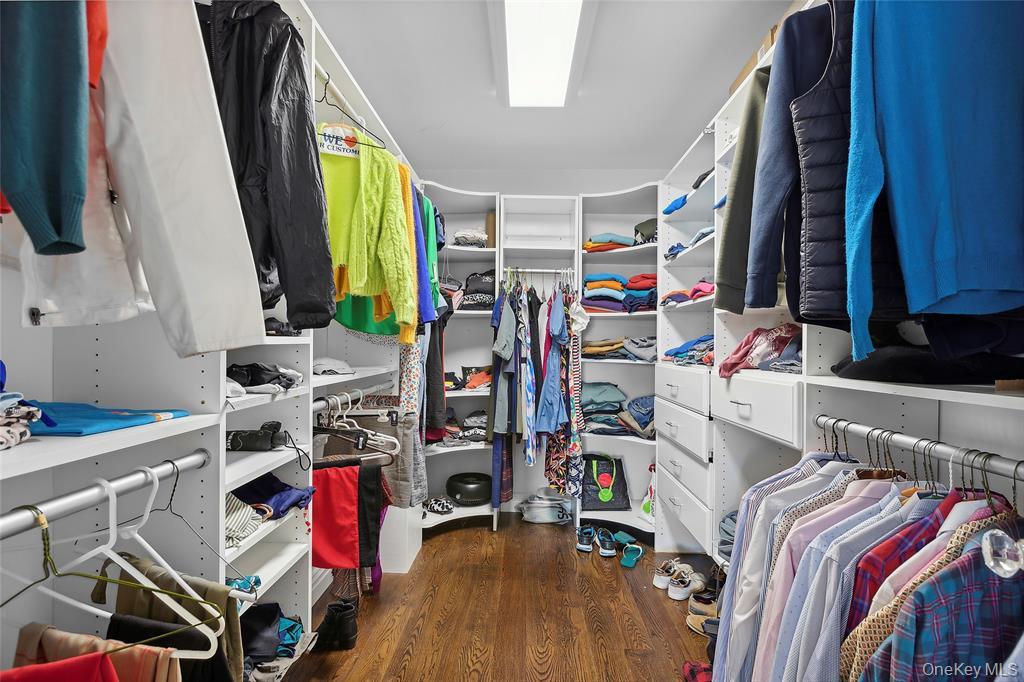 4 Quebec Road, Island Park, NY 11558