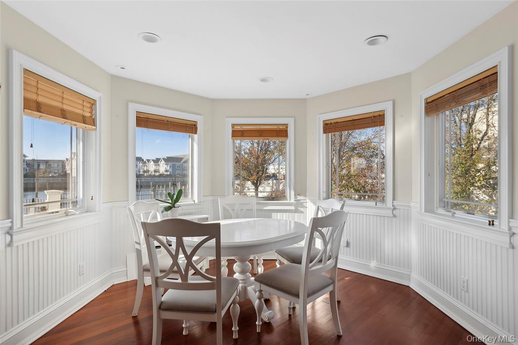 4 Quebec Road, Island Park, NY 11558