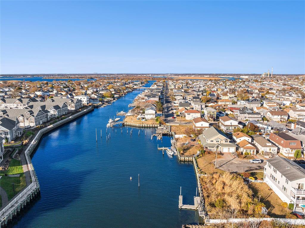 4 Quebec Road, Island Park, NY 11558