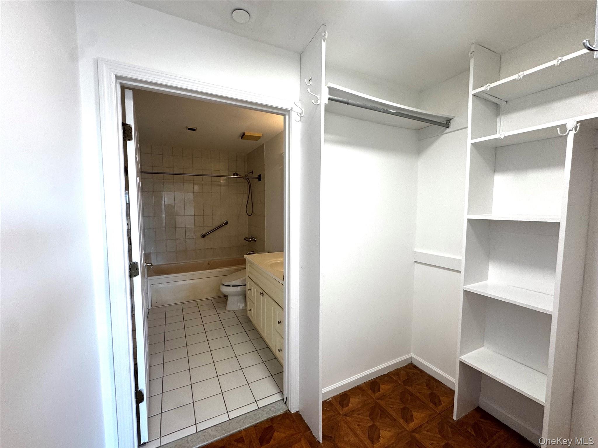 190 Schofield Street # 1C, Bronx, NY 10464