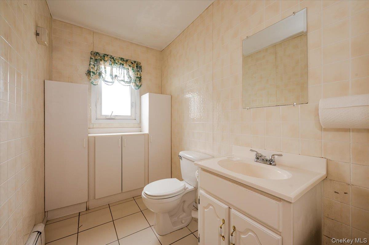 930 Sunrise Highway, North Babylon, NY 11704