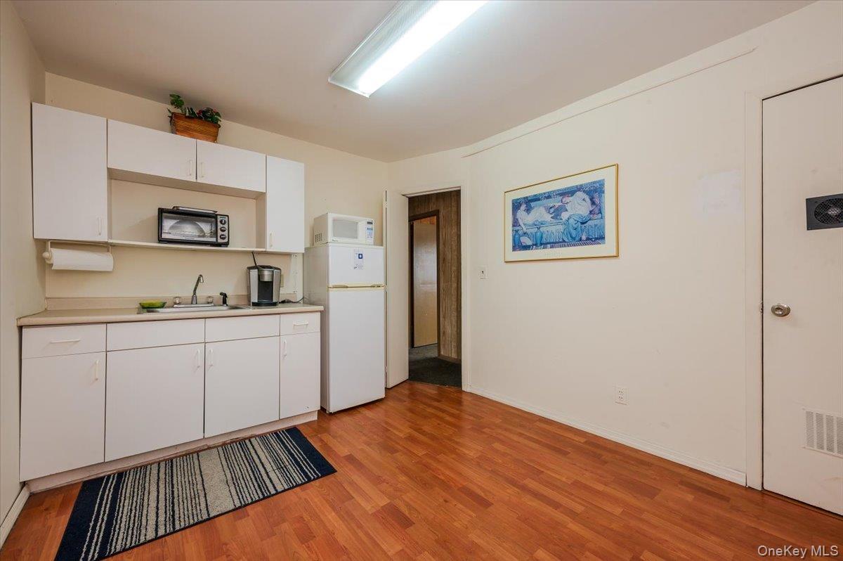 930 Sunrise Highway, North Babylon, NY 11704