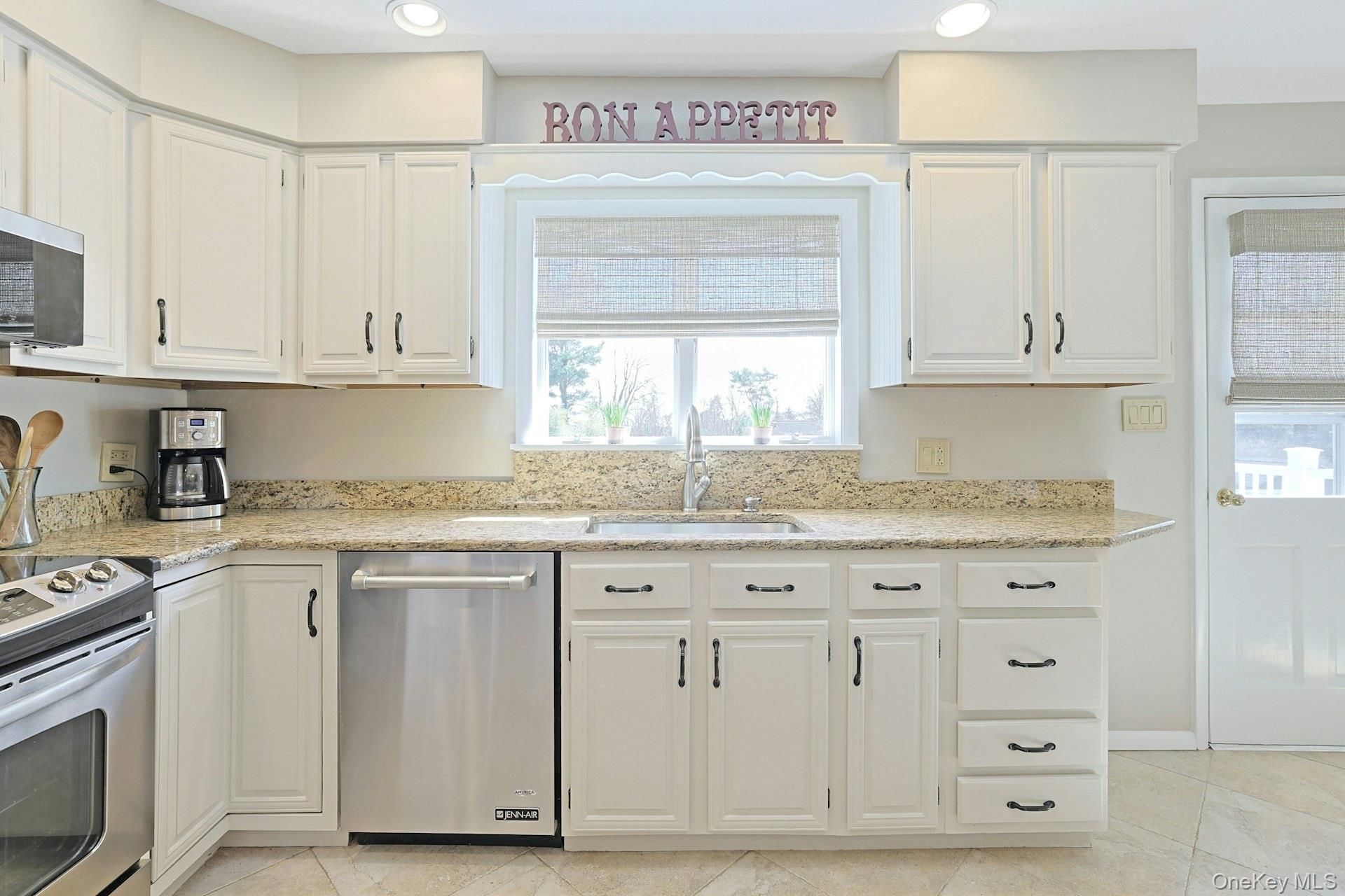 12 Greenwood Lane, Valhalla, NY 10595