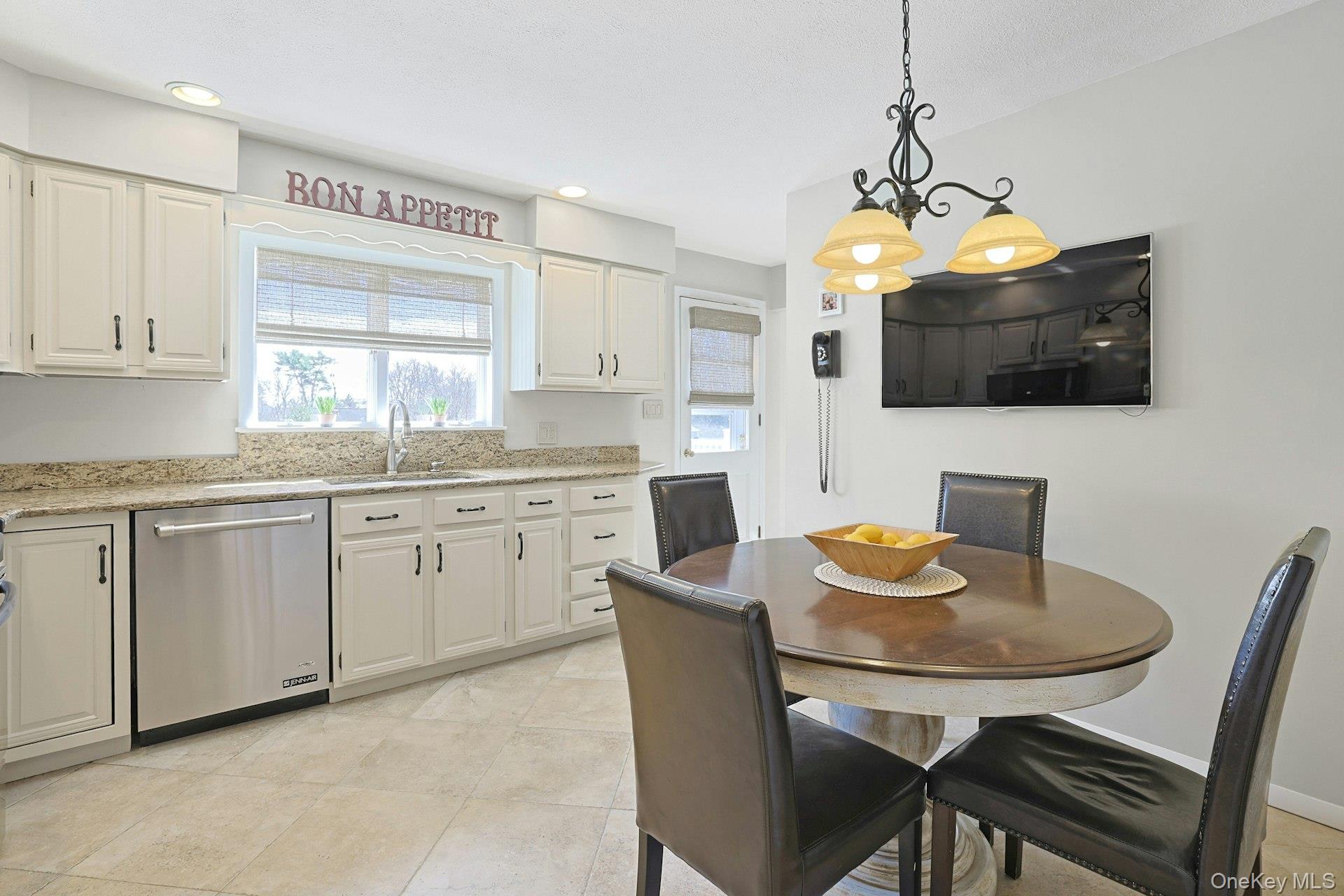 12 Greenwood Lane, Valhalla, NY 10595