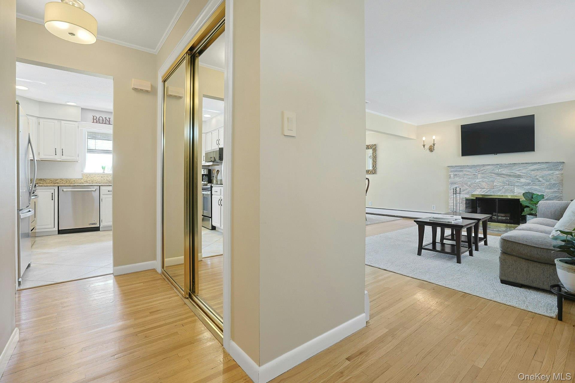 12 Greenwood Lane, Valhalla, NY 10595