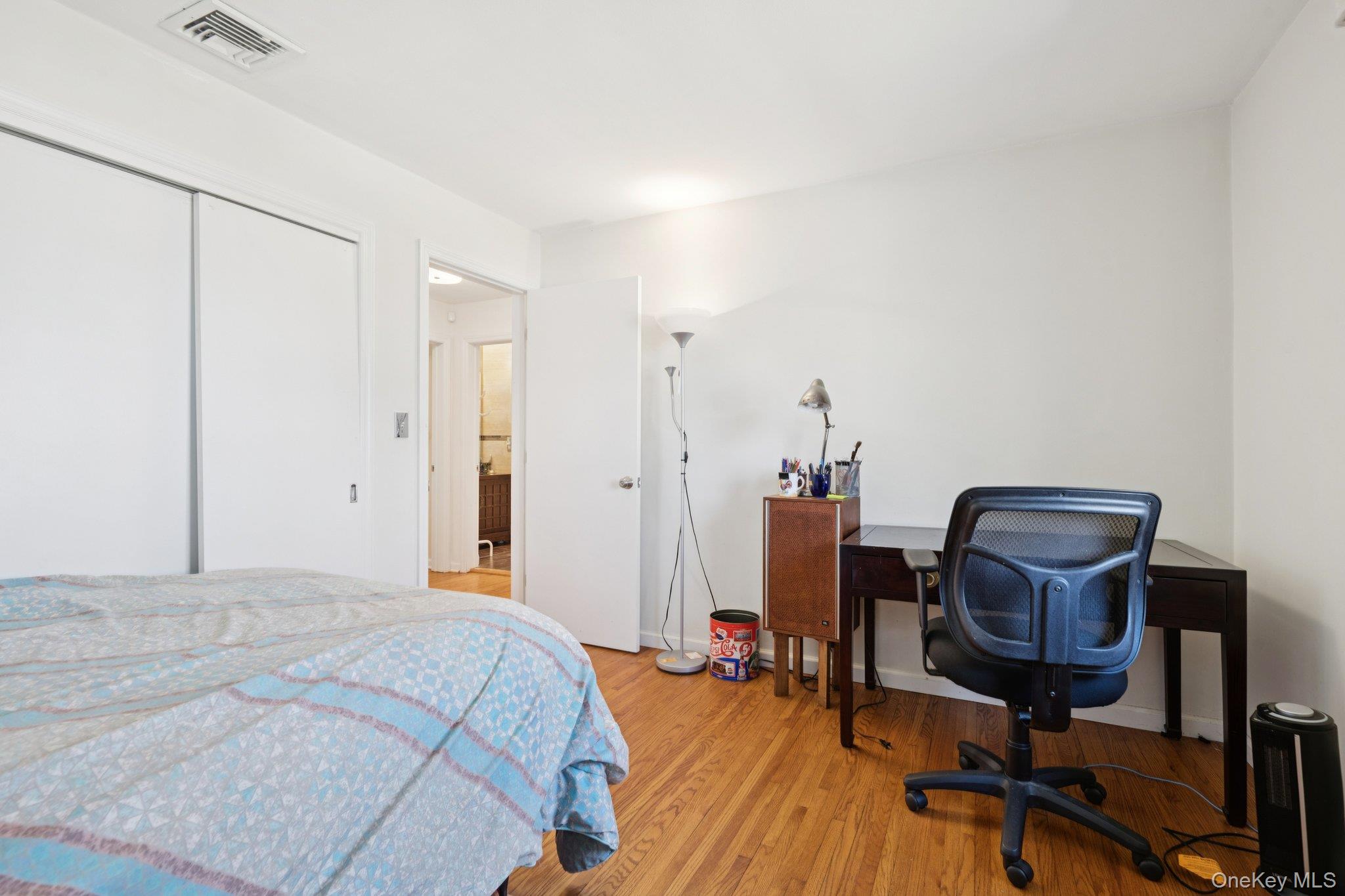 6 Saint George Road, Great Neck, NY 11021