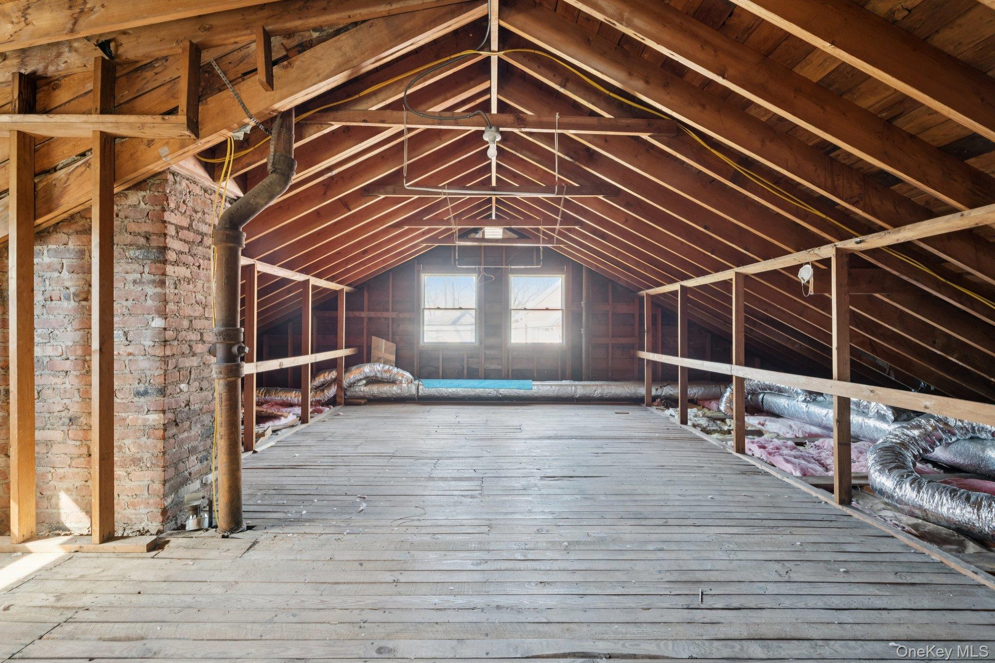 6 Saint George Road, Great Neck, NY 11021