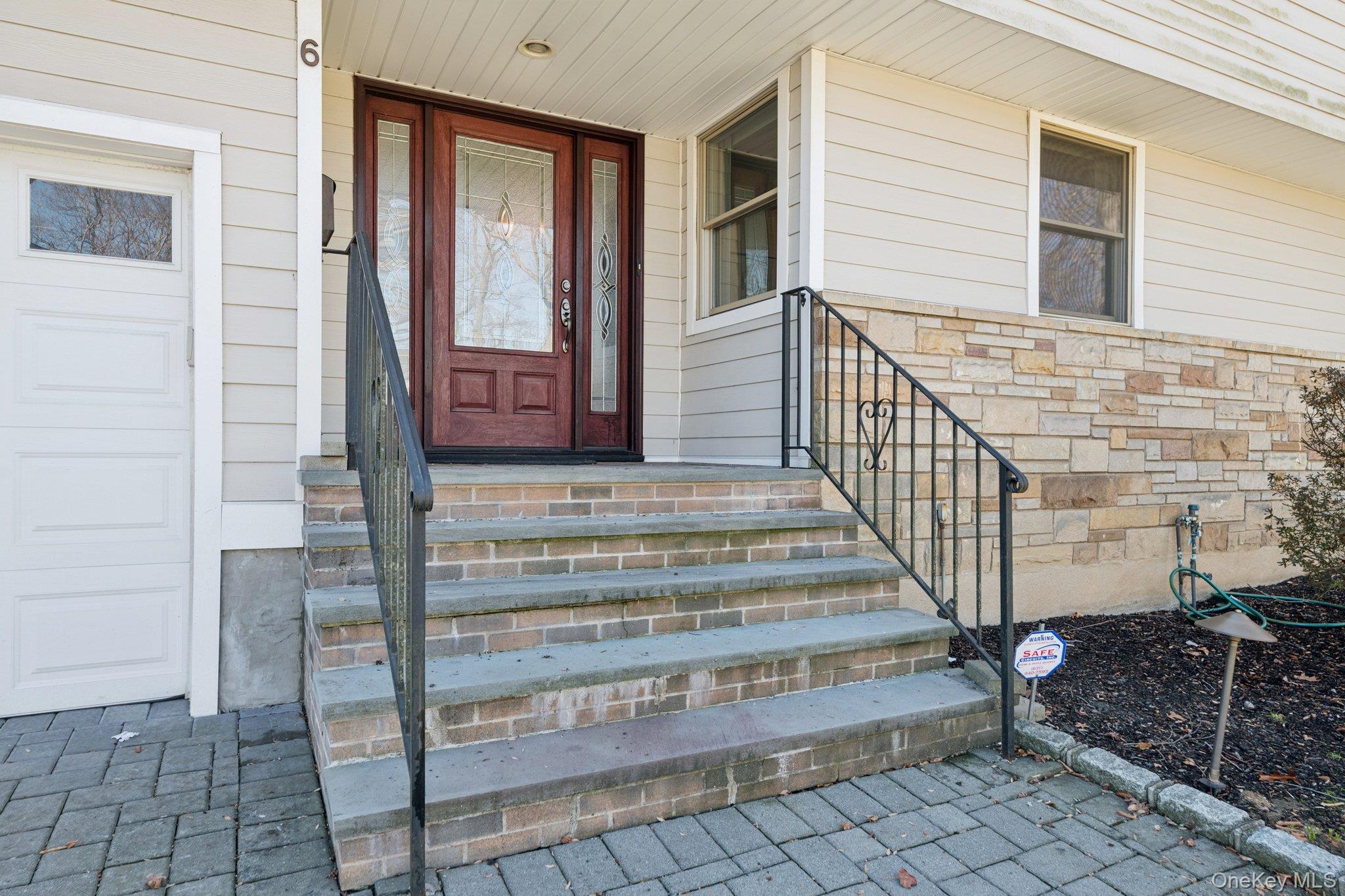 6 Saint George Road, Great Neck, NY 11021