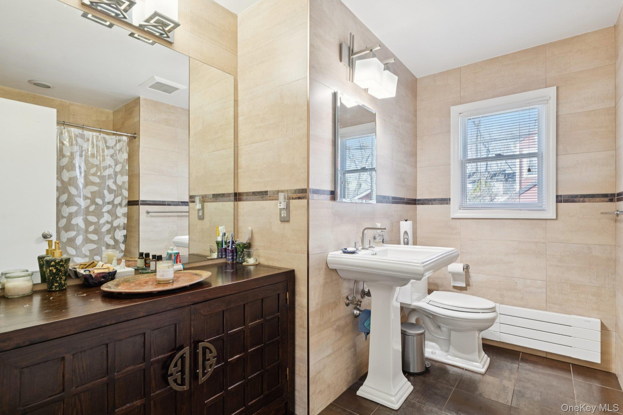 6 Saint George Road, Great Neck, NY 11021