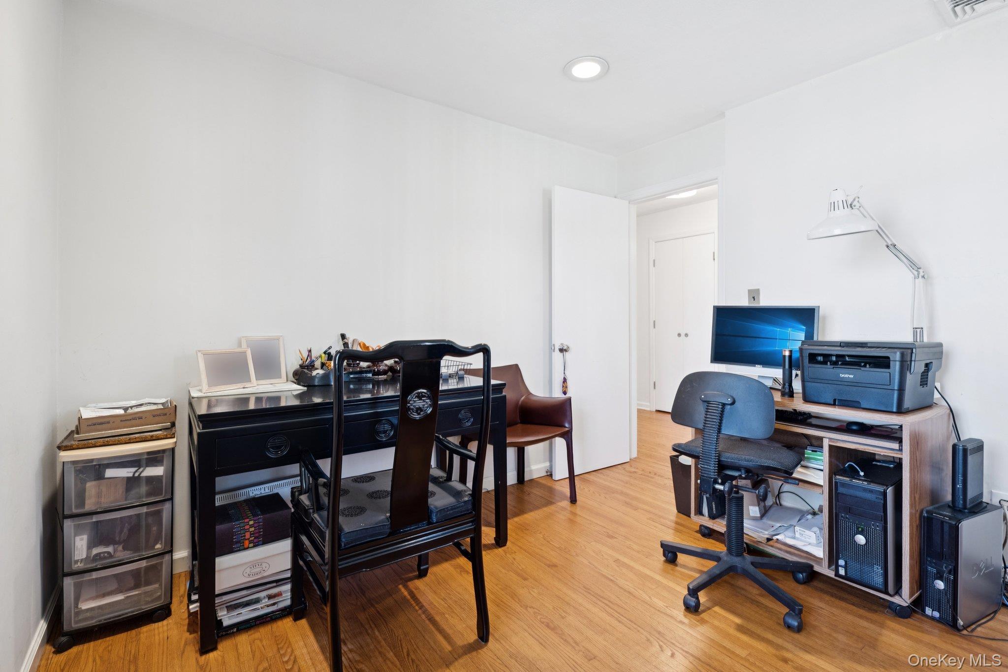 6 Saint George Road, Great Neck, NY 11021