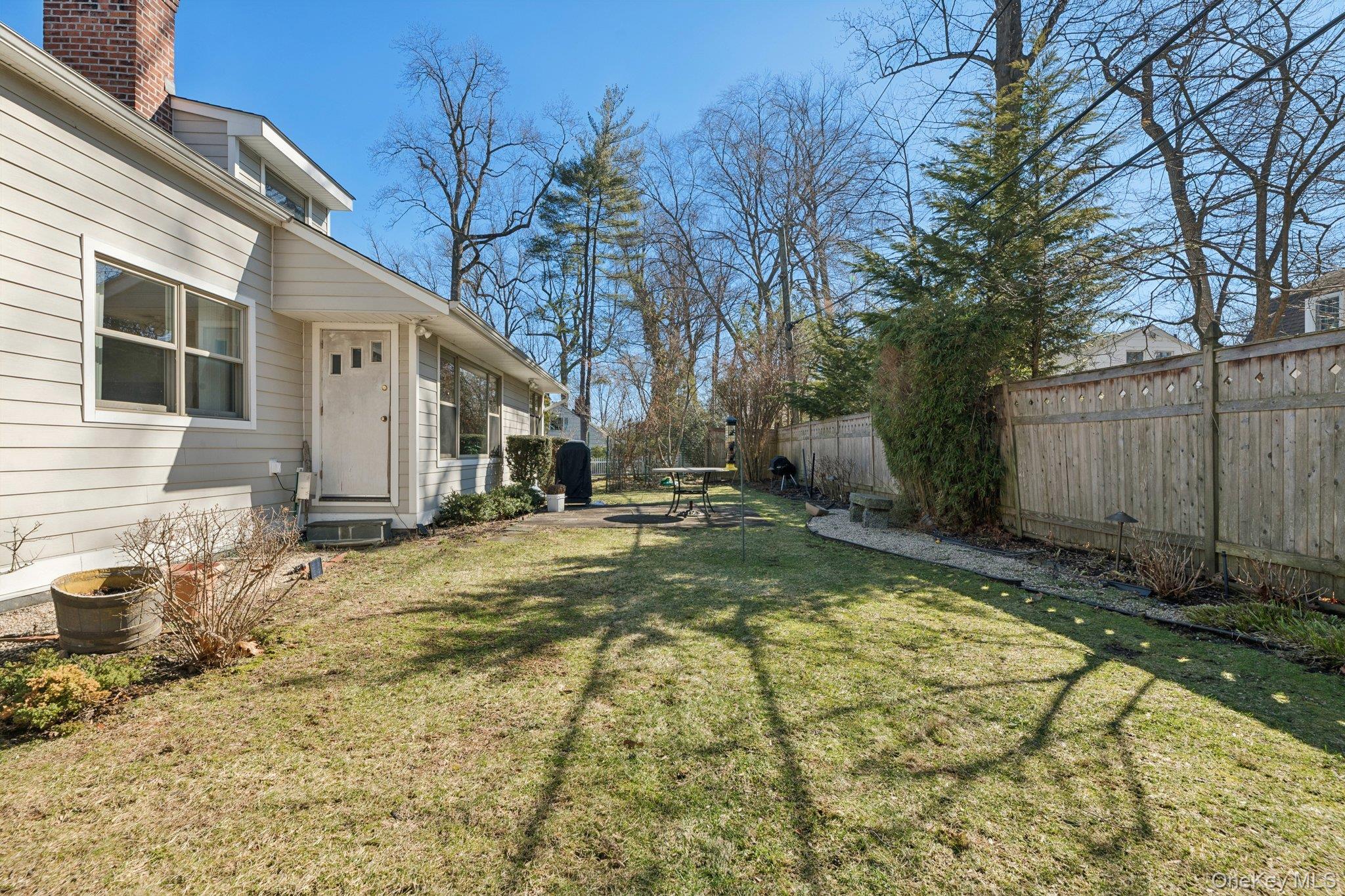 6 Saint George Road, Great Neck, NY 11021