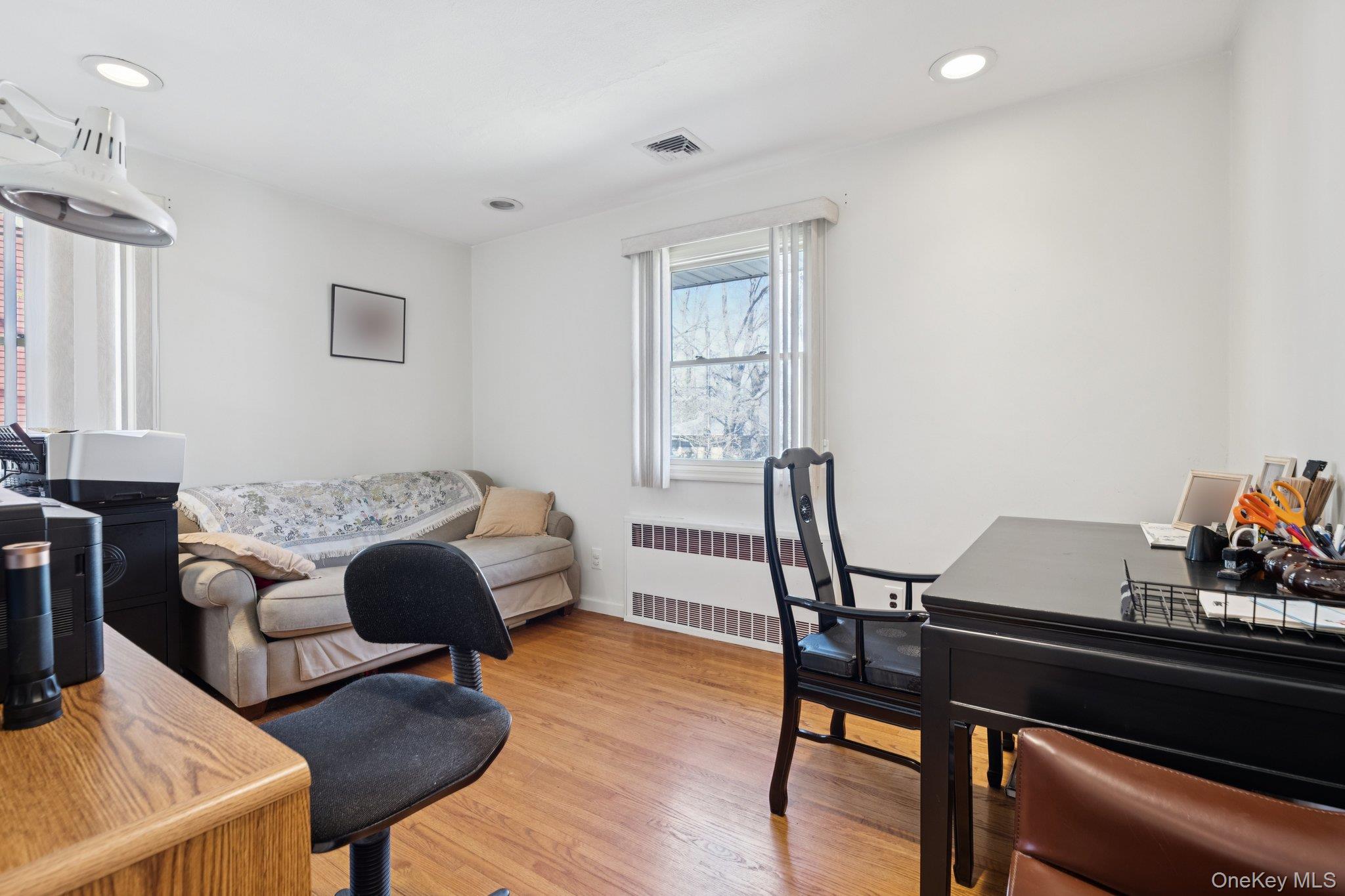 6 Saint George Road, Great Neck, NY 11021