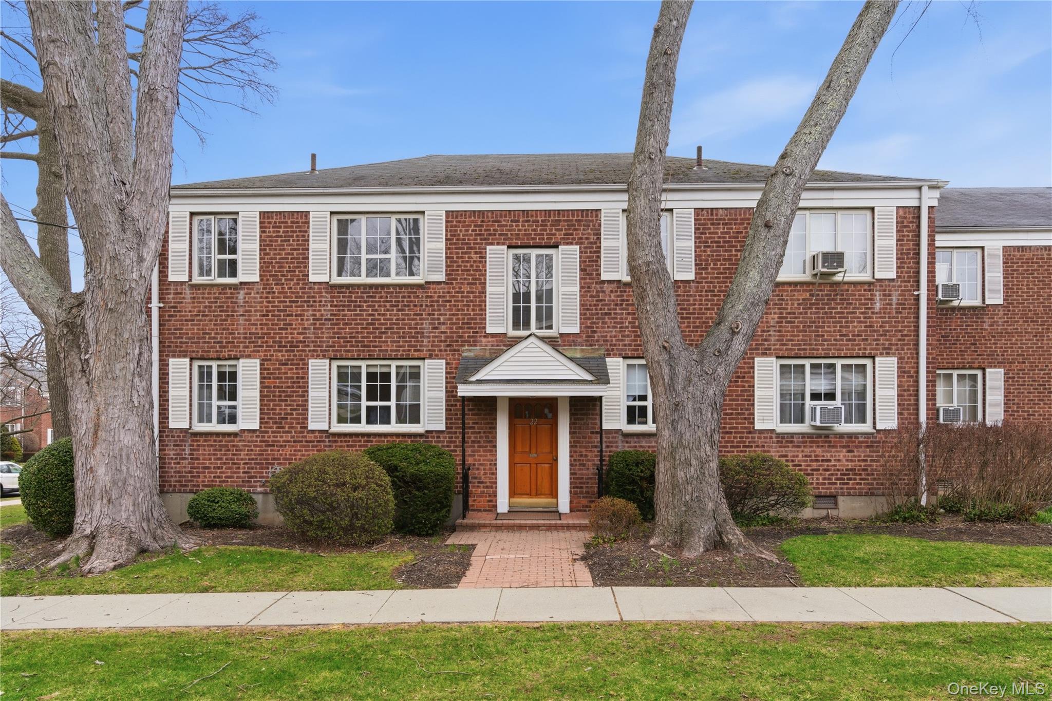 22 Nathan Hale Drive # 80A, Huntington, NY 11743