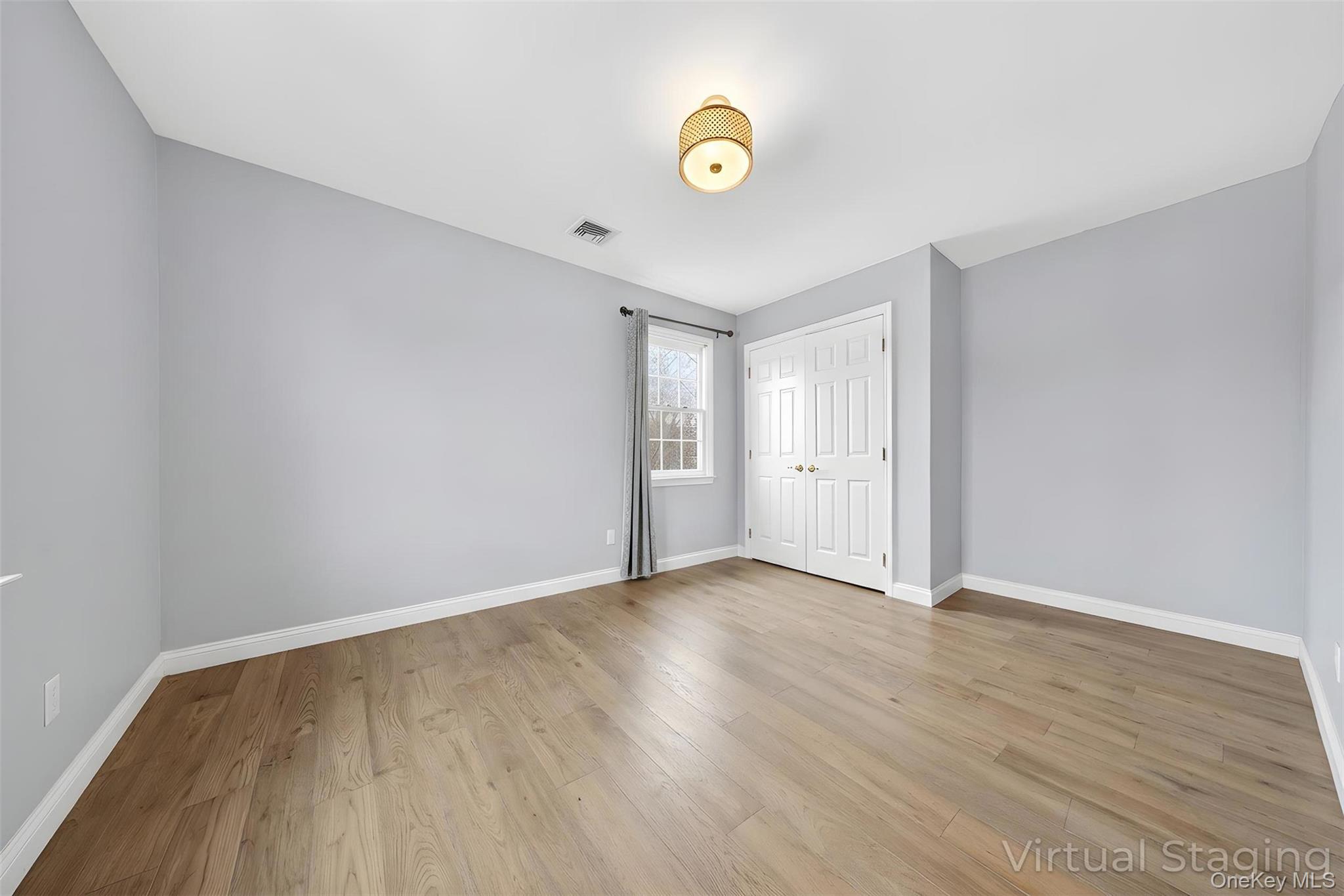 14 Mackay Way, Roslyn, NY 11576