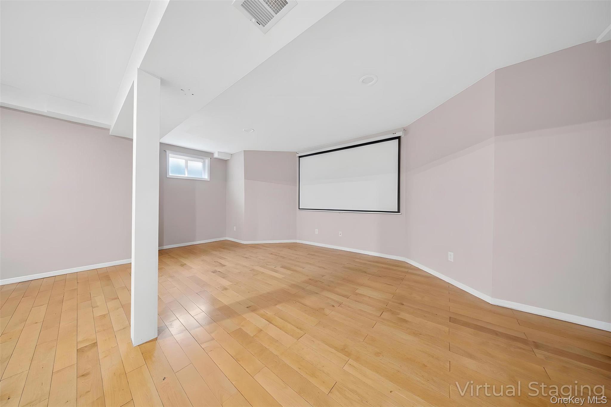 14 Mackay Way, Roslyn, NY 11576