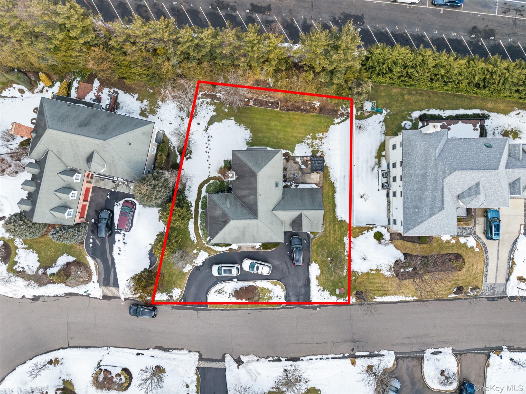 14 Mackay Way, Roslyn, NY 11576