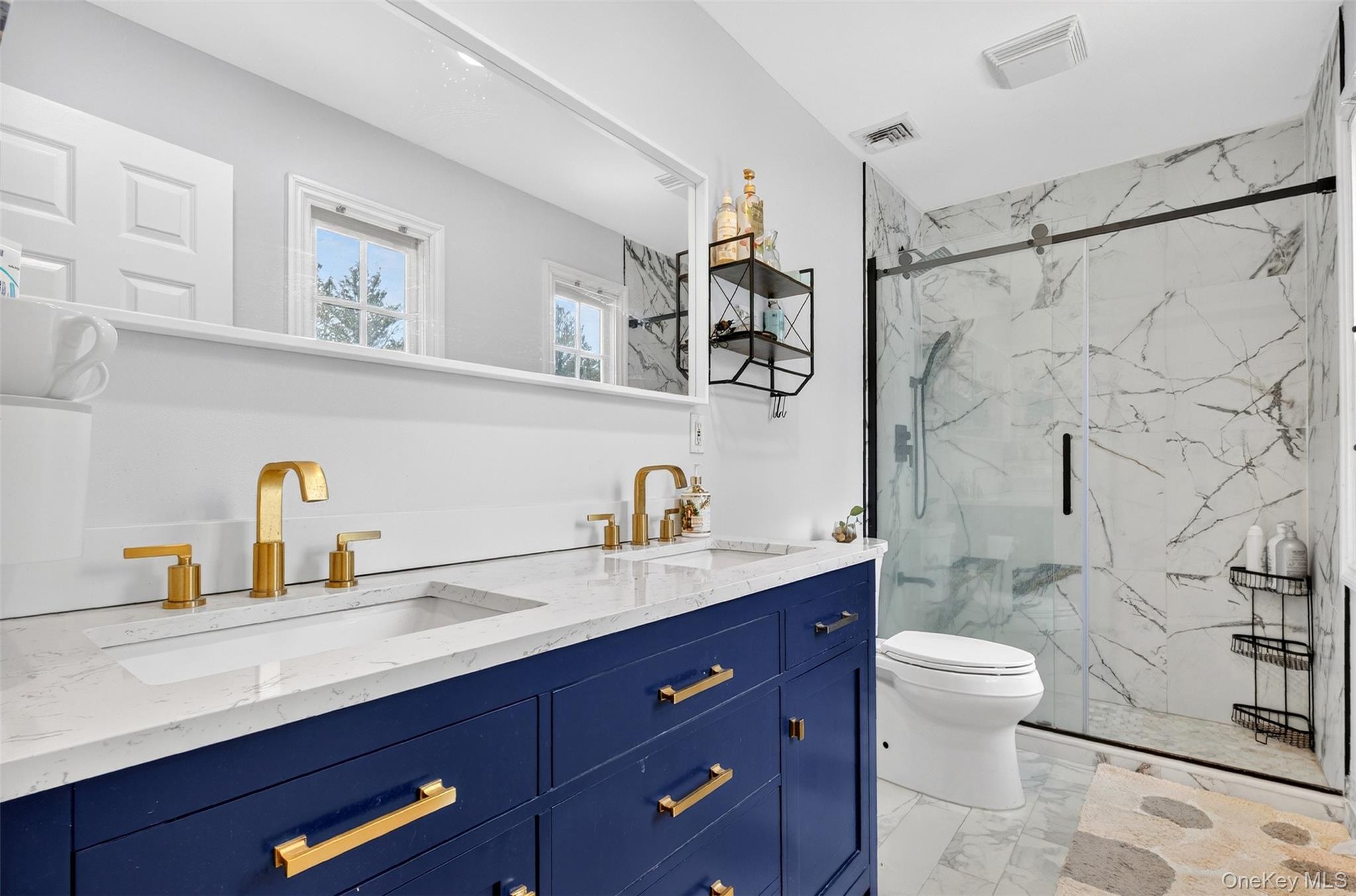 14 Mackay Way, Roslyn, NY 11576