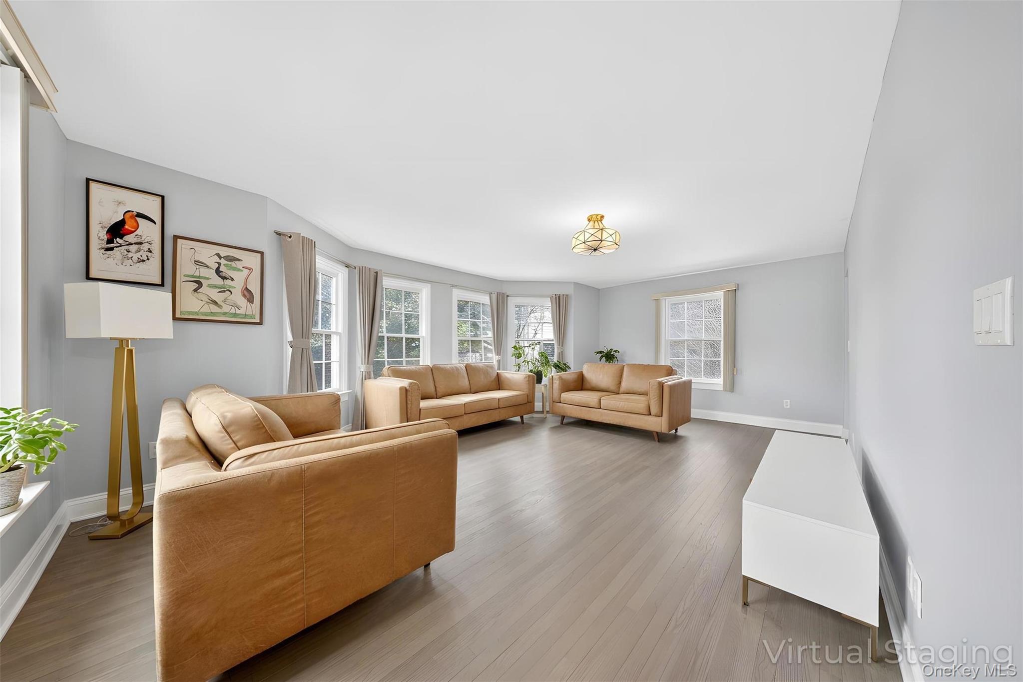 14 Mackay Way, Roslyn, NY 11576