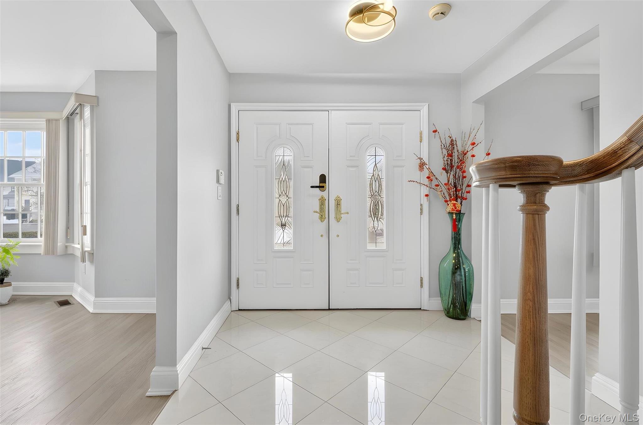 14 Mackay Way, Roslyn, NY 11576