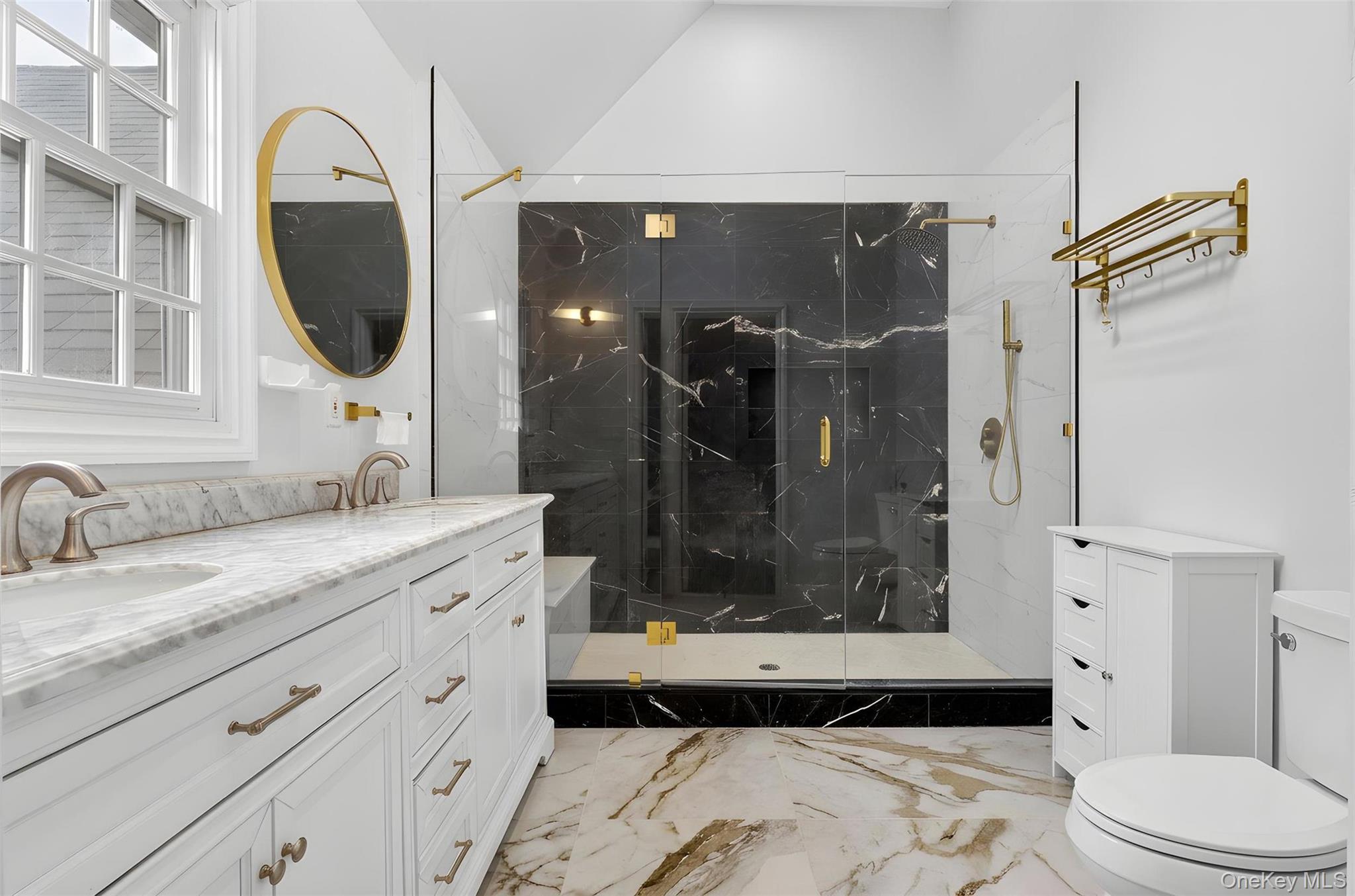 14 Mackay Way, Roslyn, NY 11576