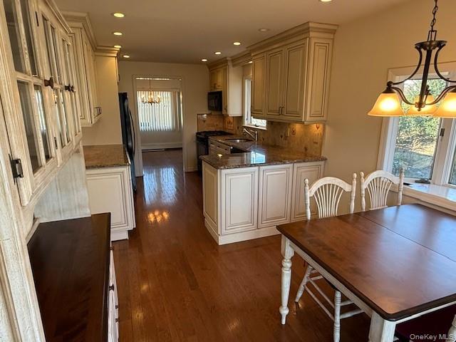 11 Arbor Street, Great Neck, NY 11021