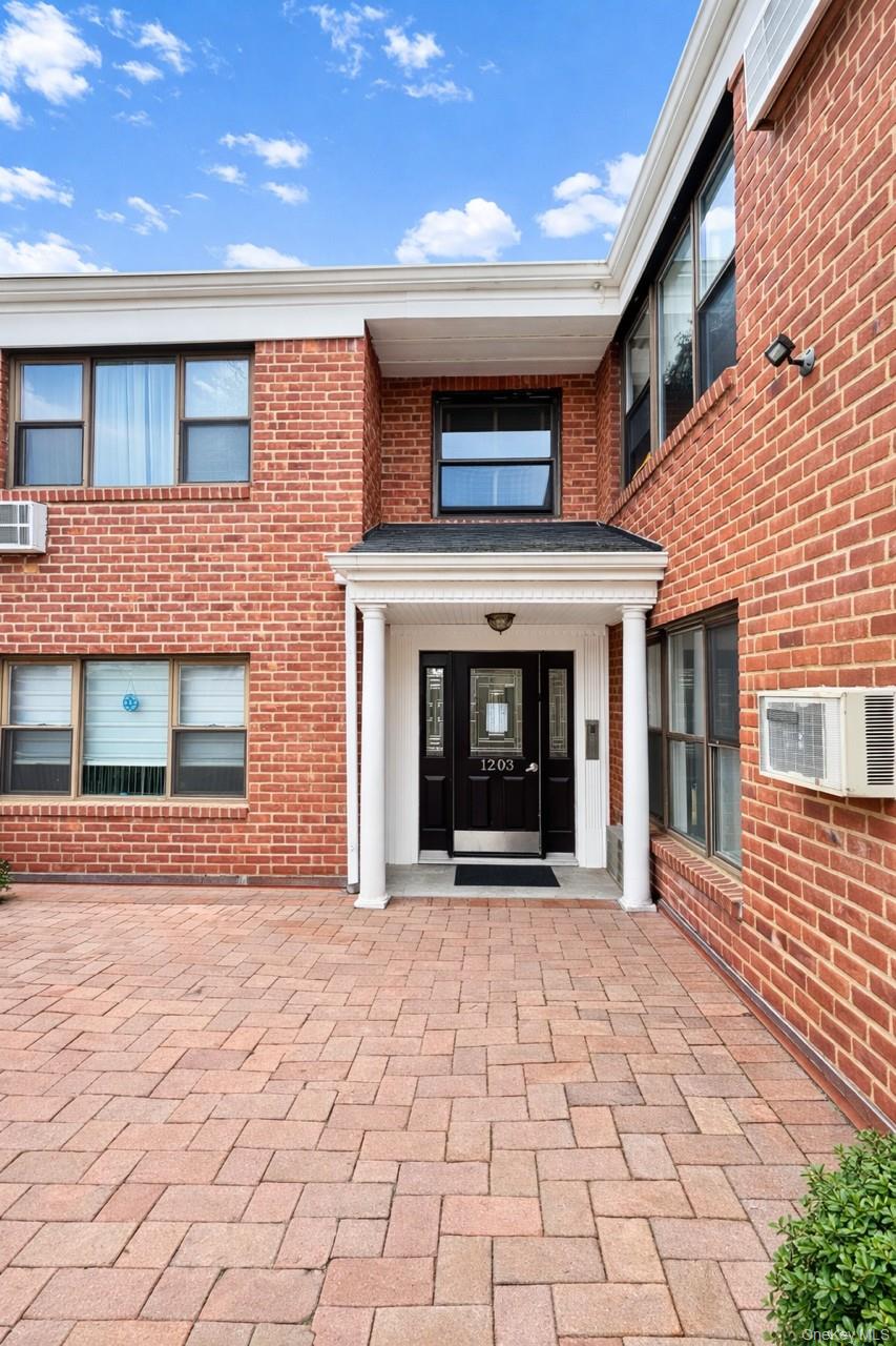 1203 E Broadway E Broadway # G-11, Hewlett, NY 11557