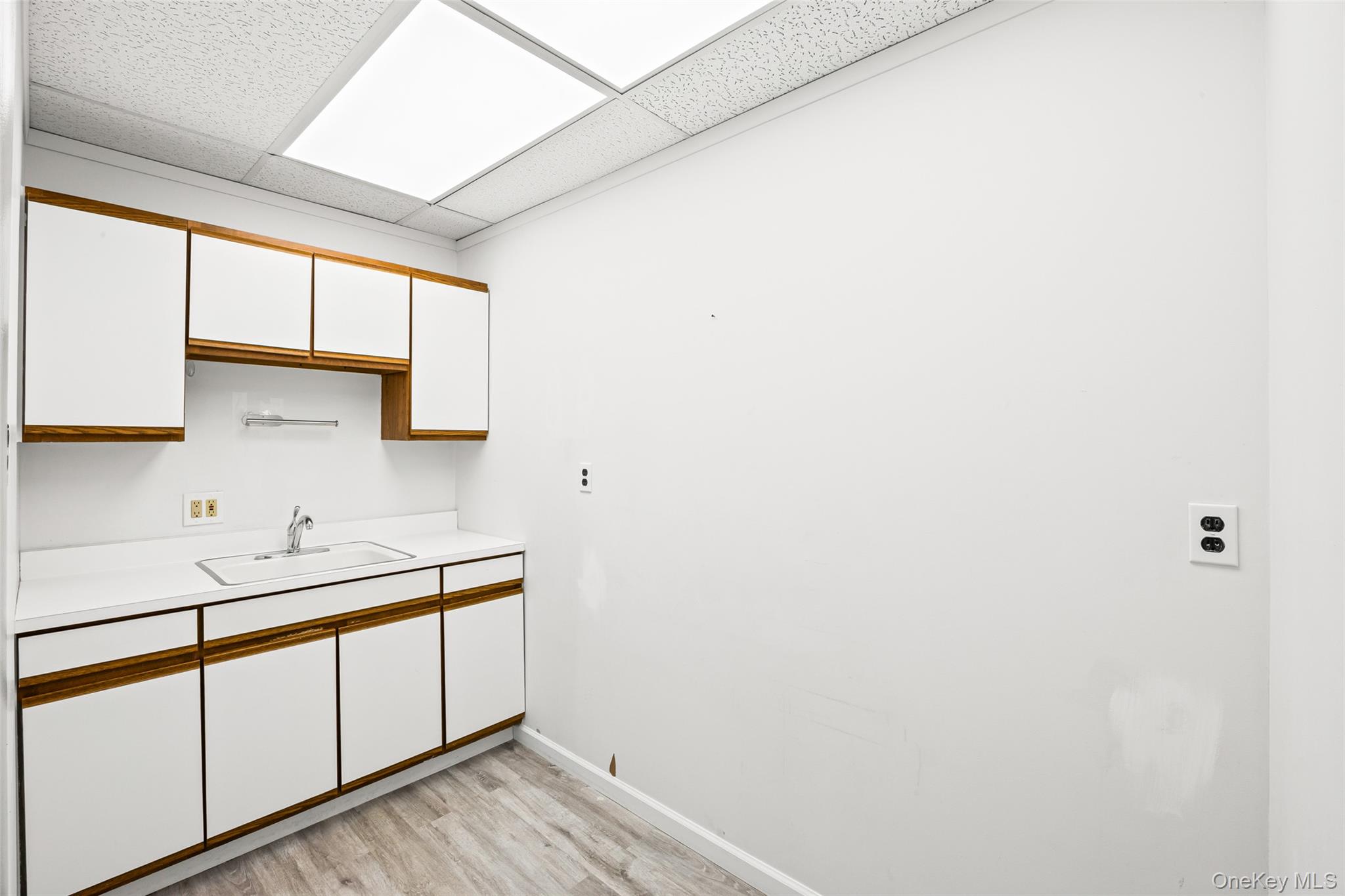 100 2nd Street, Mineola, NY 11501