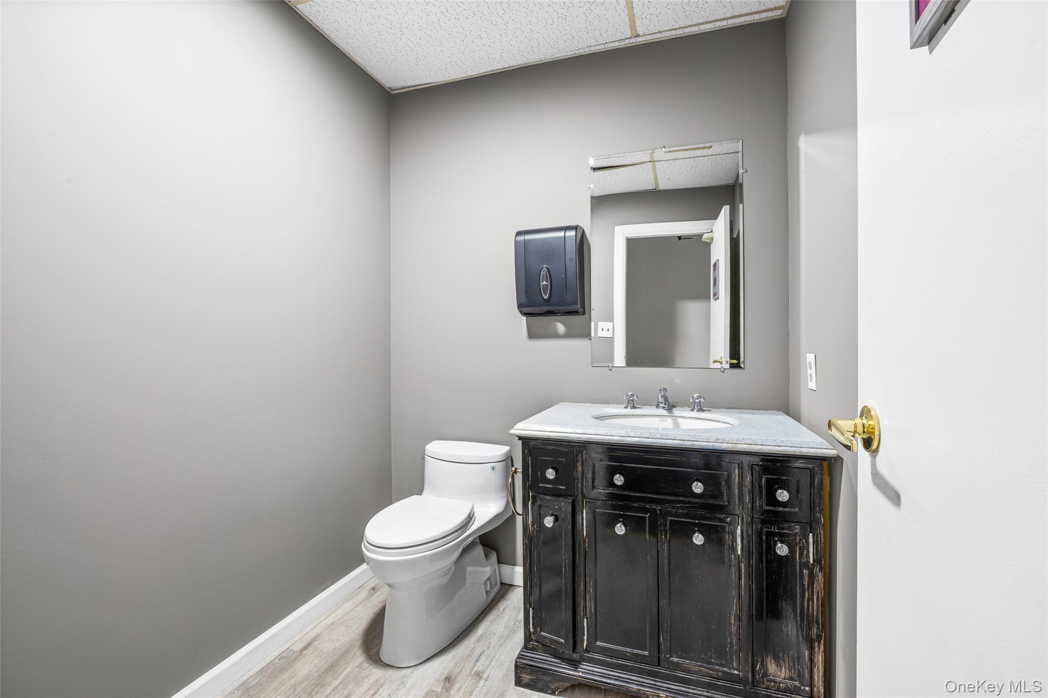 100 2nd Street, Mineola, NY 11501