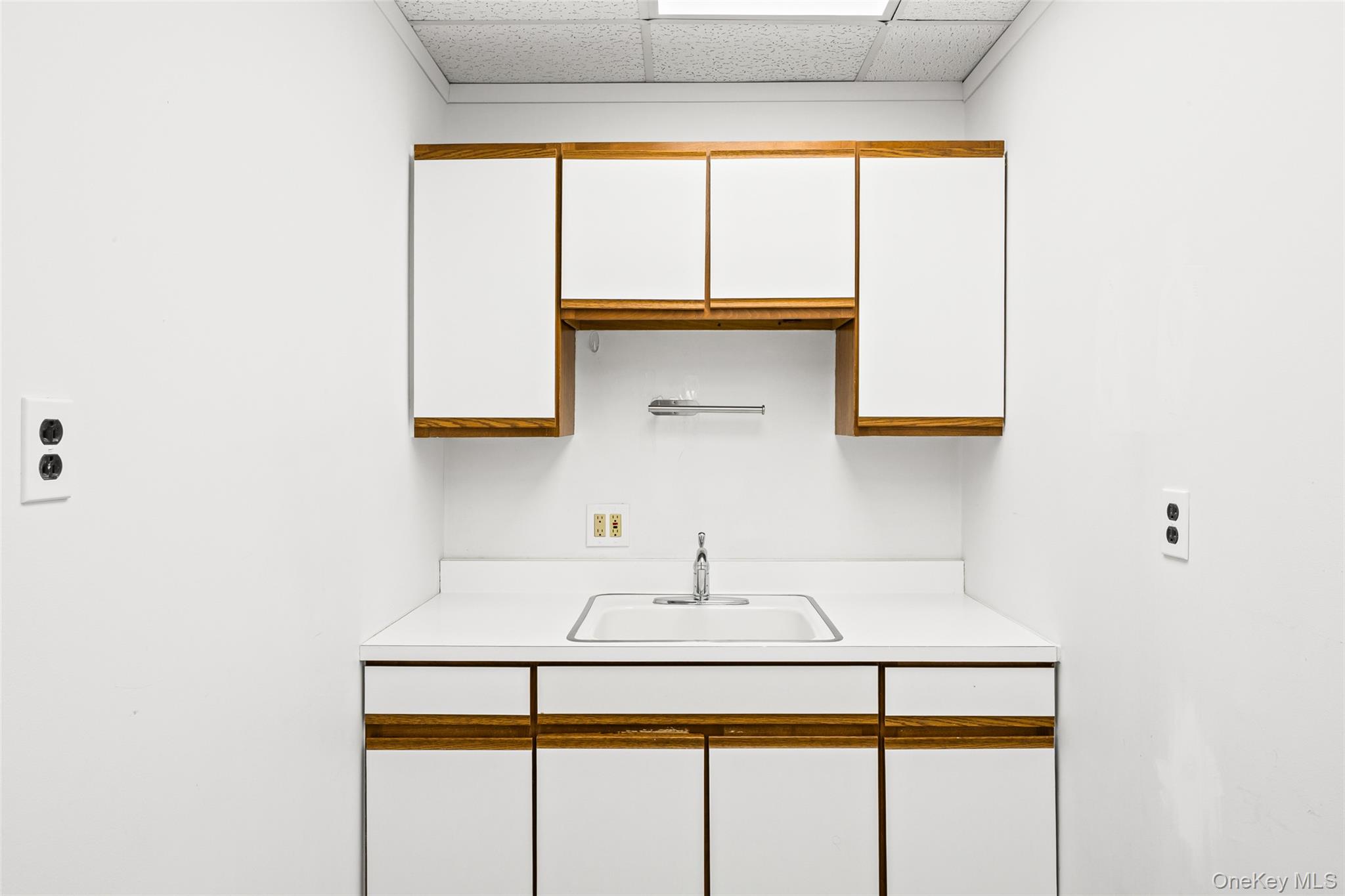 100 2nd Street, Mineola, NY 11501