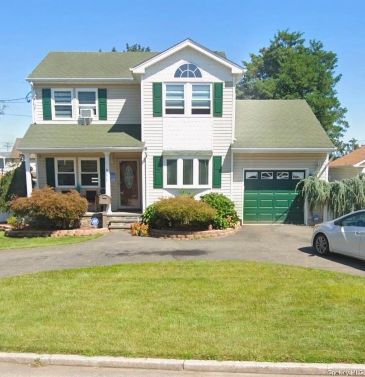 811 County Line Road, Amityville, NY 11701