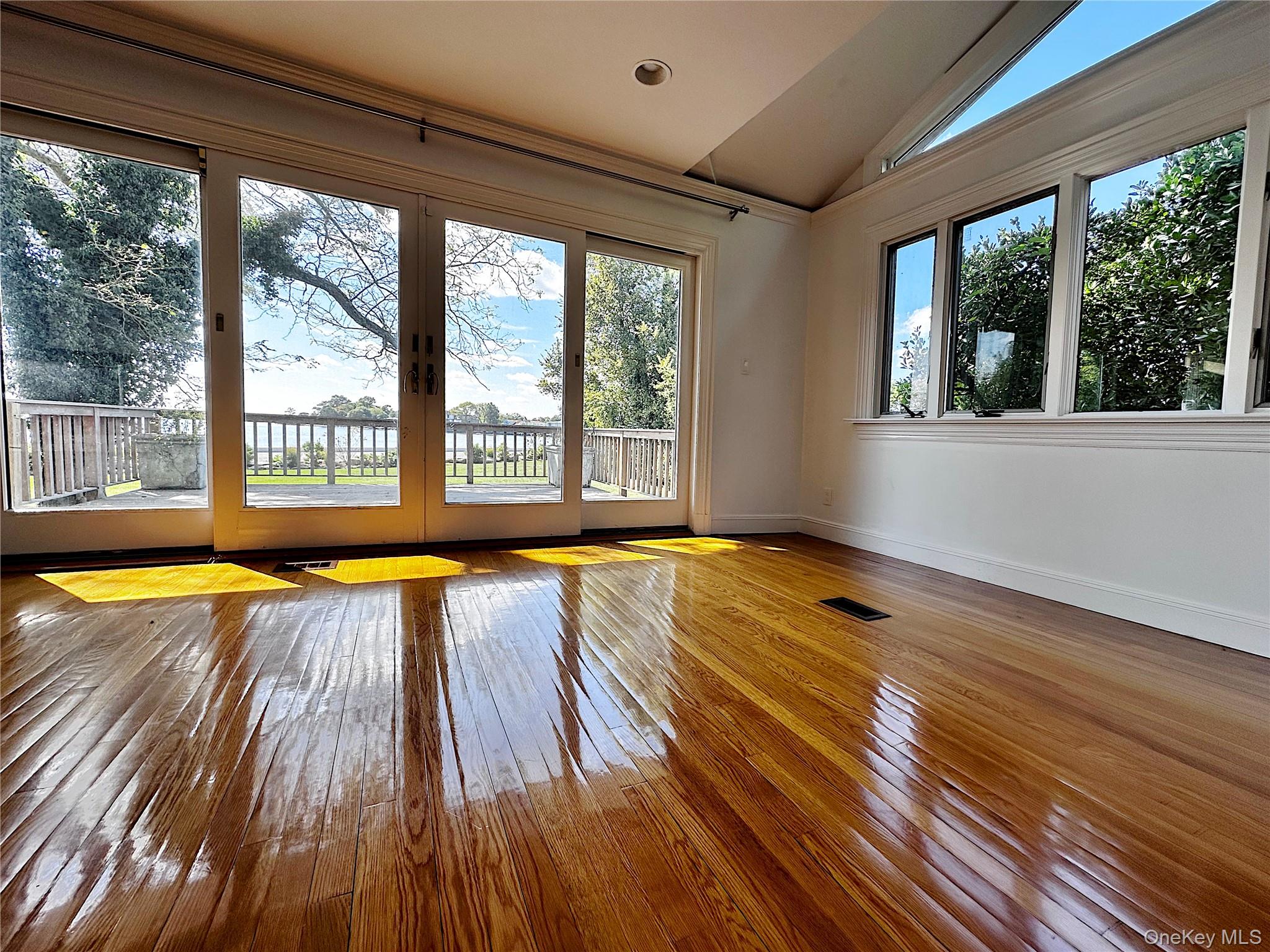 1090 Bayhead Drive, Mamaroneck, NY 10543