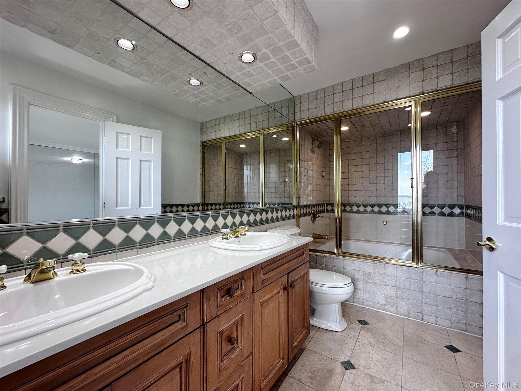 1090 Bayhead Drive, Mamaroneck, NY 10543