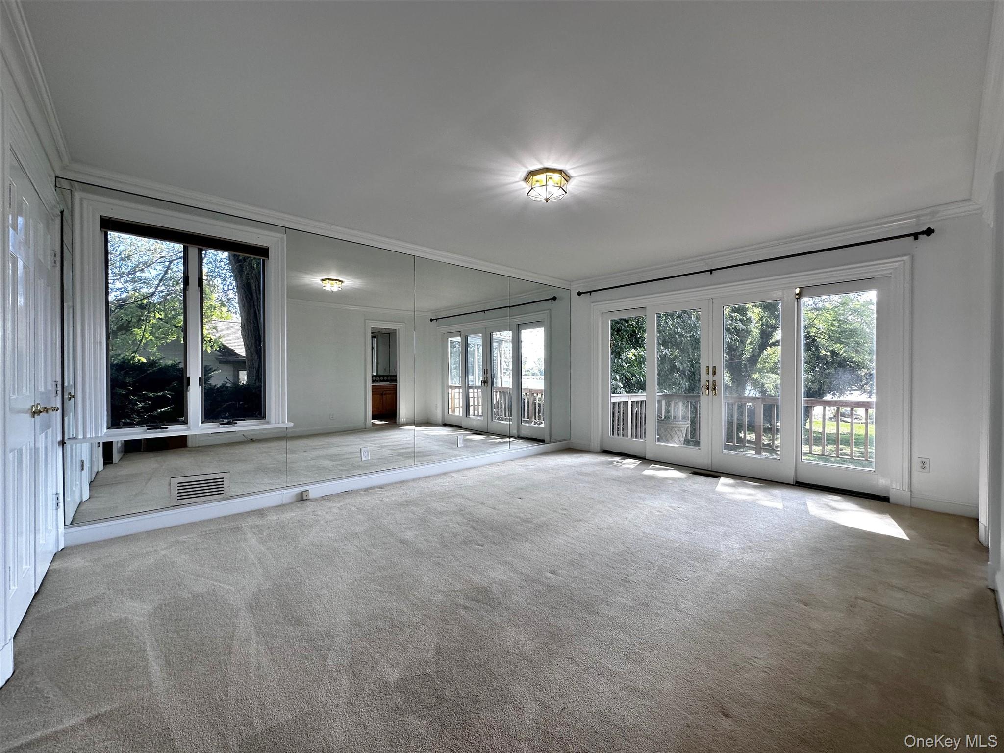 1090 Bayhead Drive, Mamaroneck, NY 10543