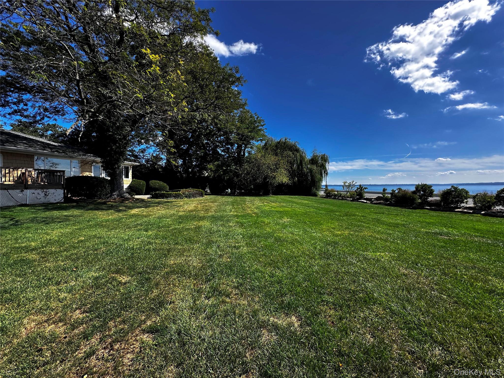 1090 Bayhead Drive, Mamaroneck, NY 10543