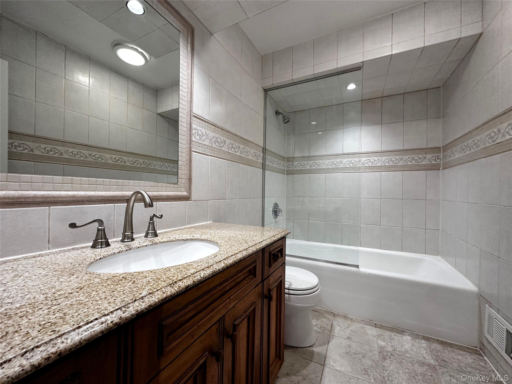 1090 Bayhead Drive, Mamaroneck, NY 10543