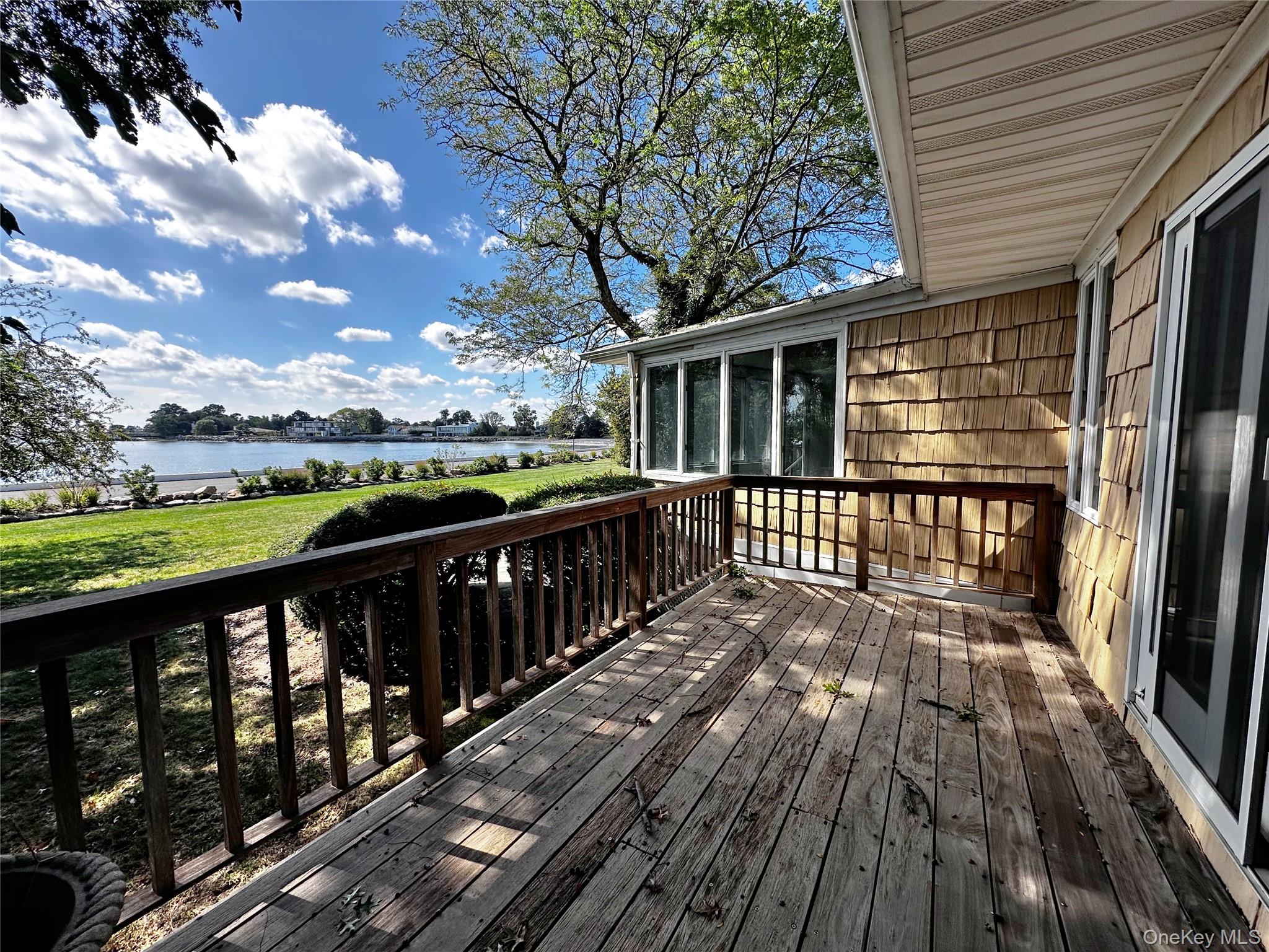 1090 Bayhead Drive, Mamaroneck, NY 10543