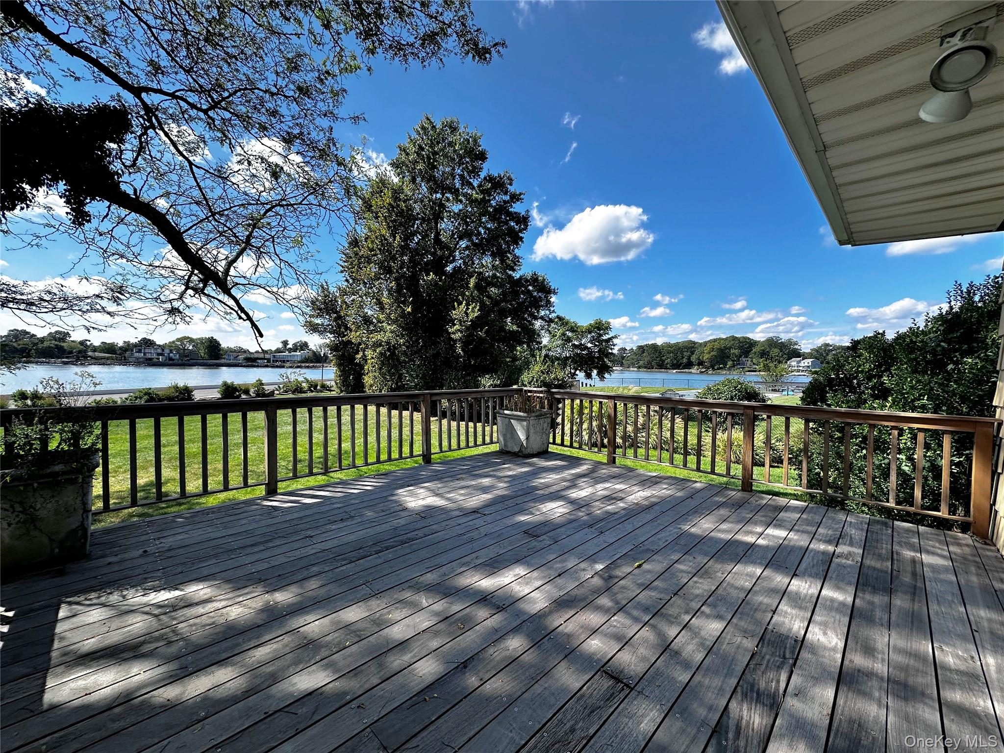 1090 Bayhead Drive, Mamaroneck, NY 10543