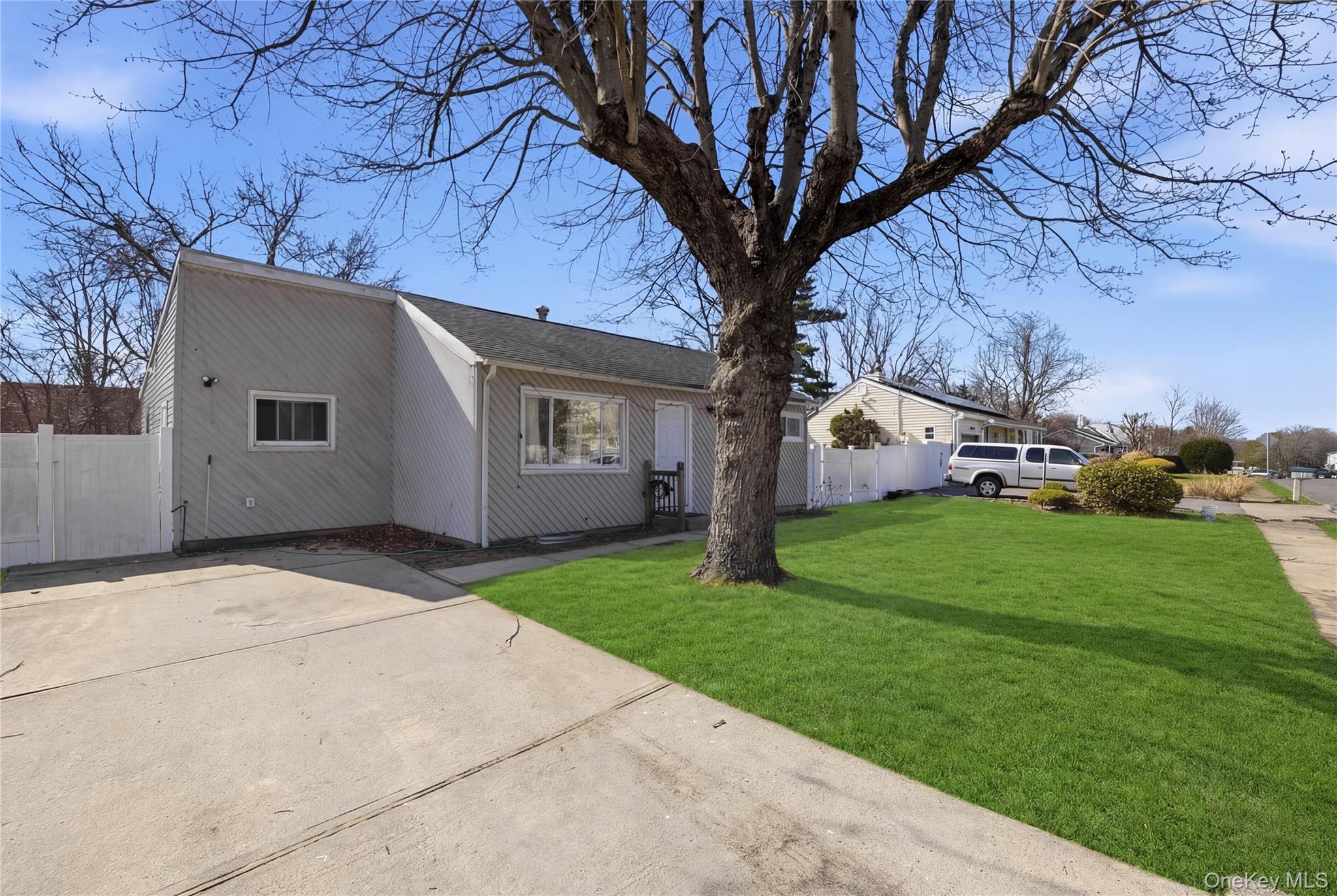 17 Cedar Street, Central Islip, NY 11722