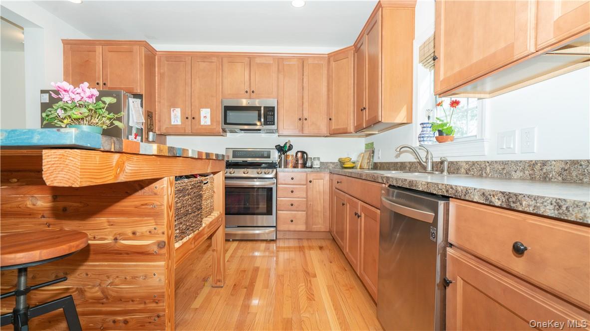 9 Jake Henry Drive, Marlboro, NY 12542