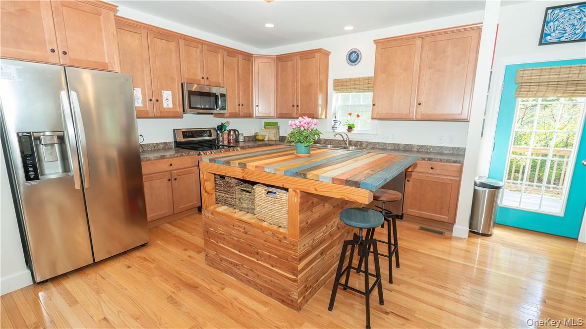 9 Jake Henry Drive, Marlboro, NY 12542