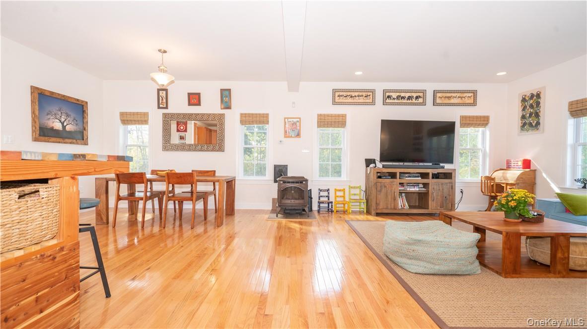 9 Jake Henry Drive, Marlboro, NY 12542