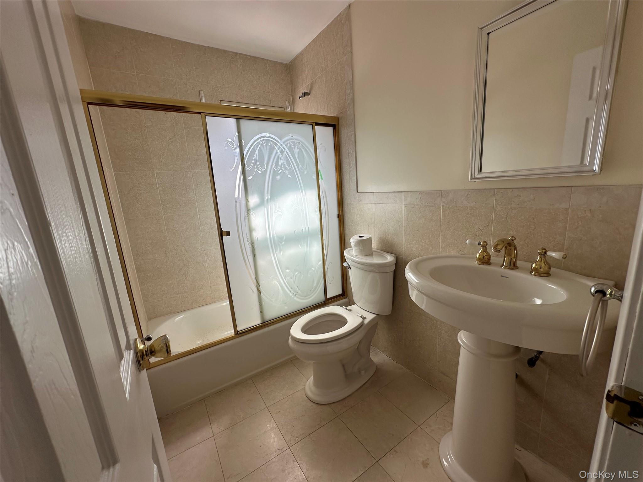 106 Woods Drive, Roslyn, NY 11576