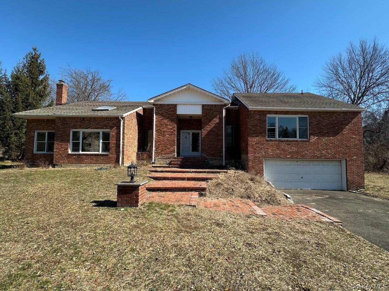 106 Woods Drive, Roslyn, NY 11576