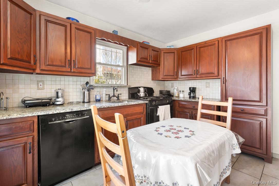 259 Waldo Street, Copiague, NY 11726