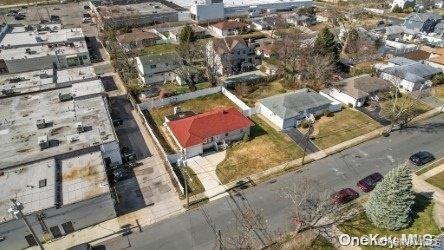 916 N Clinton Avenue, Lindenhurst, NY 11757