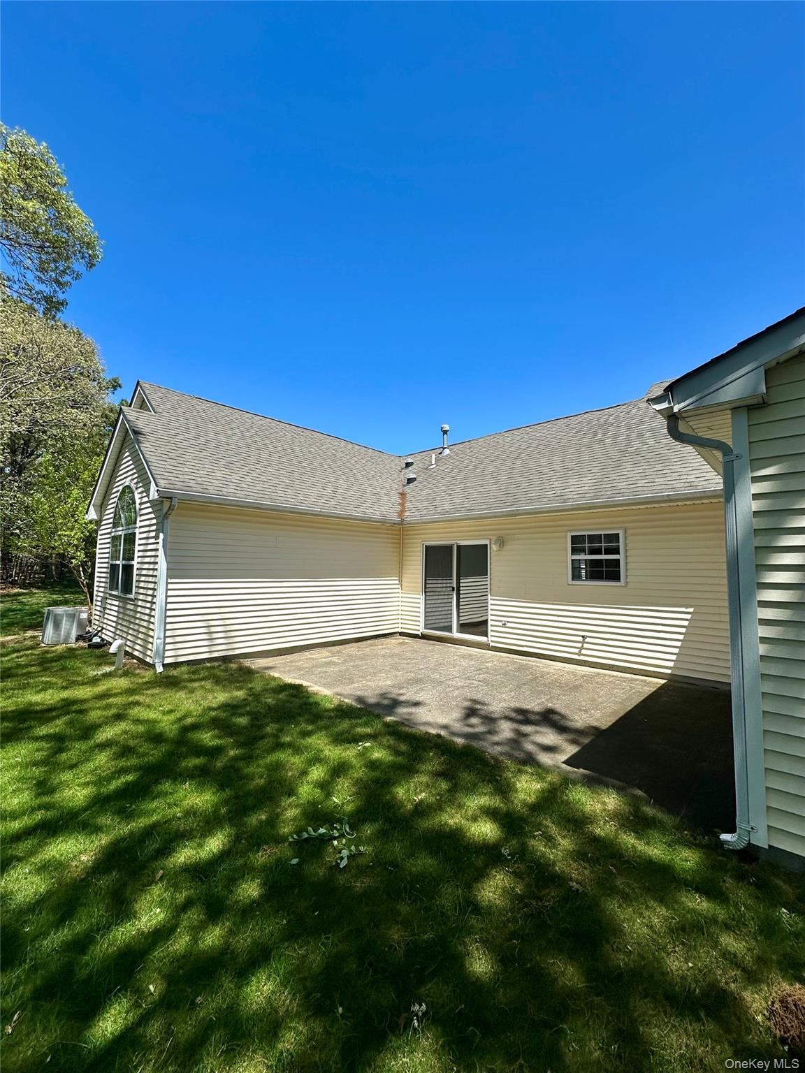 1403 Pebble Beach Path, Riverhead, NY 11901