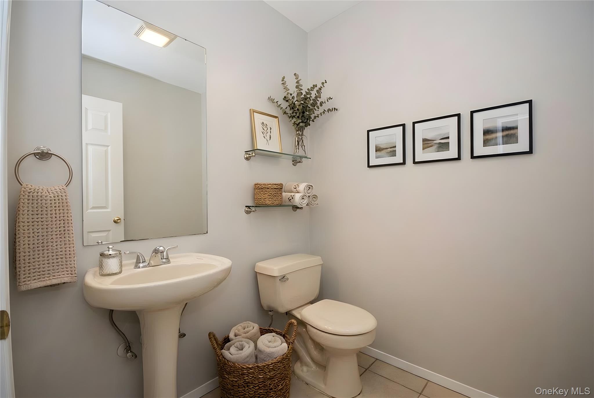 359 Colonial Circle # 359, Manorville, NY 11949