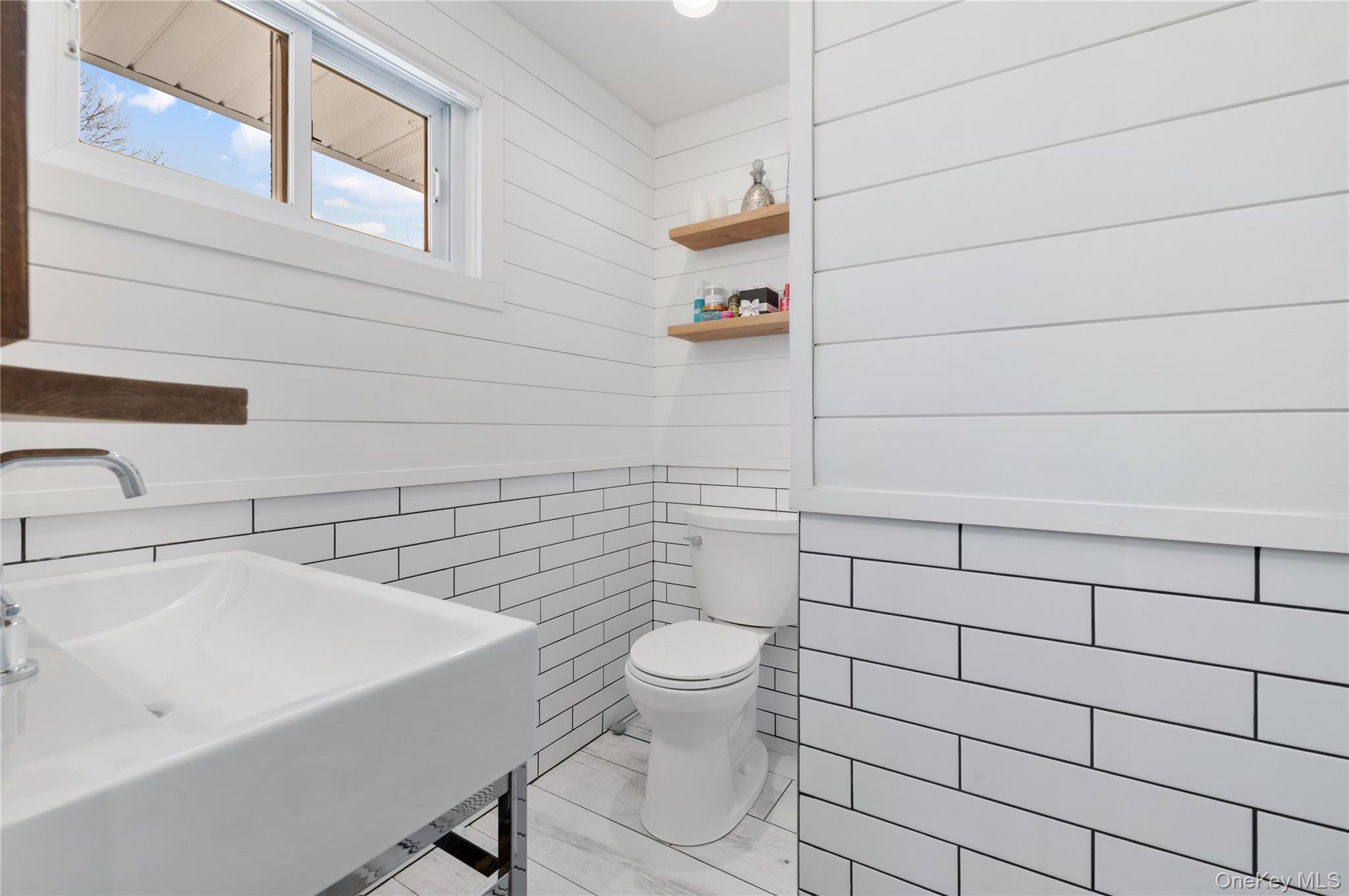 7 Rita Lane, Plainview, NY 11803