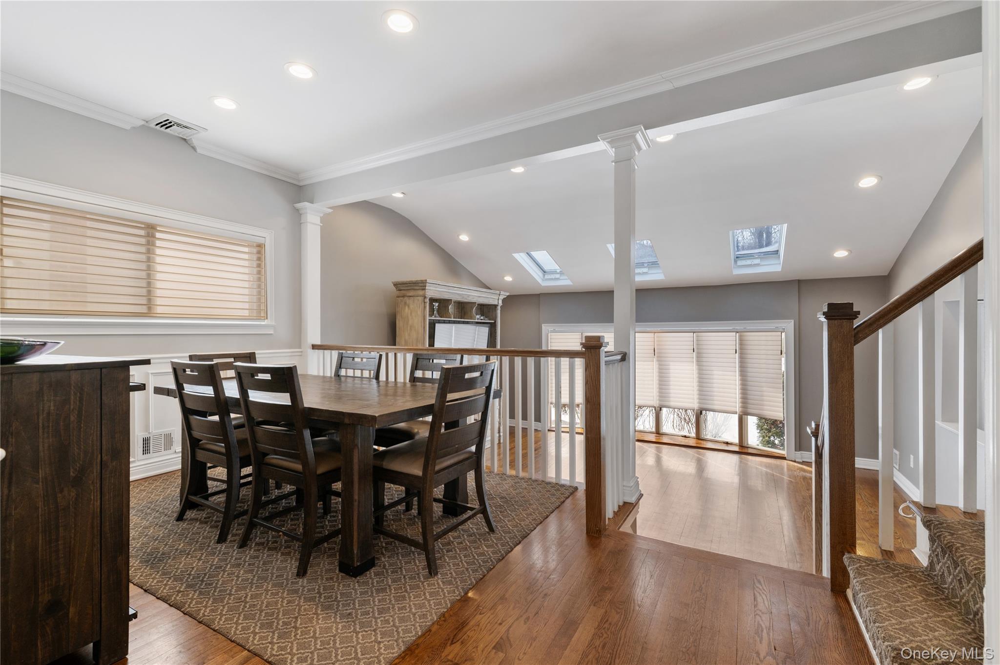 7 Rita Lane, Plainview, NY 11803